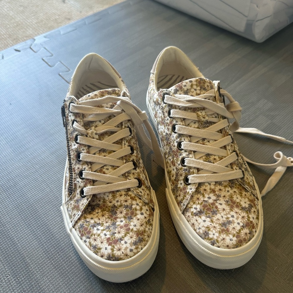 New Taos beige and cream Canvas Sneakers- 8.5